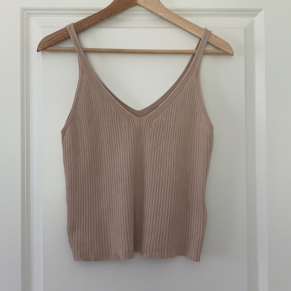 Knit ribbed v-neck crop tank